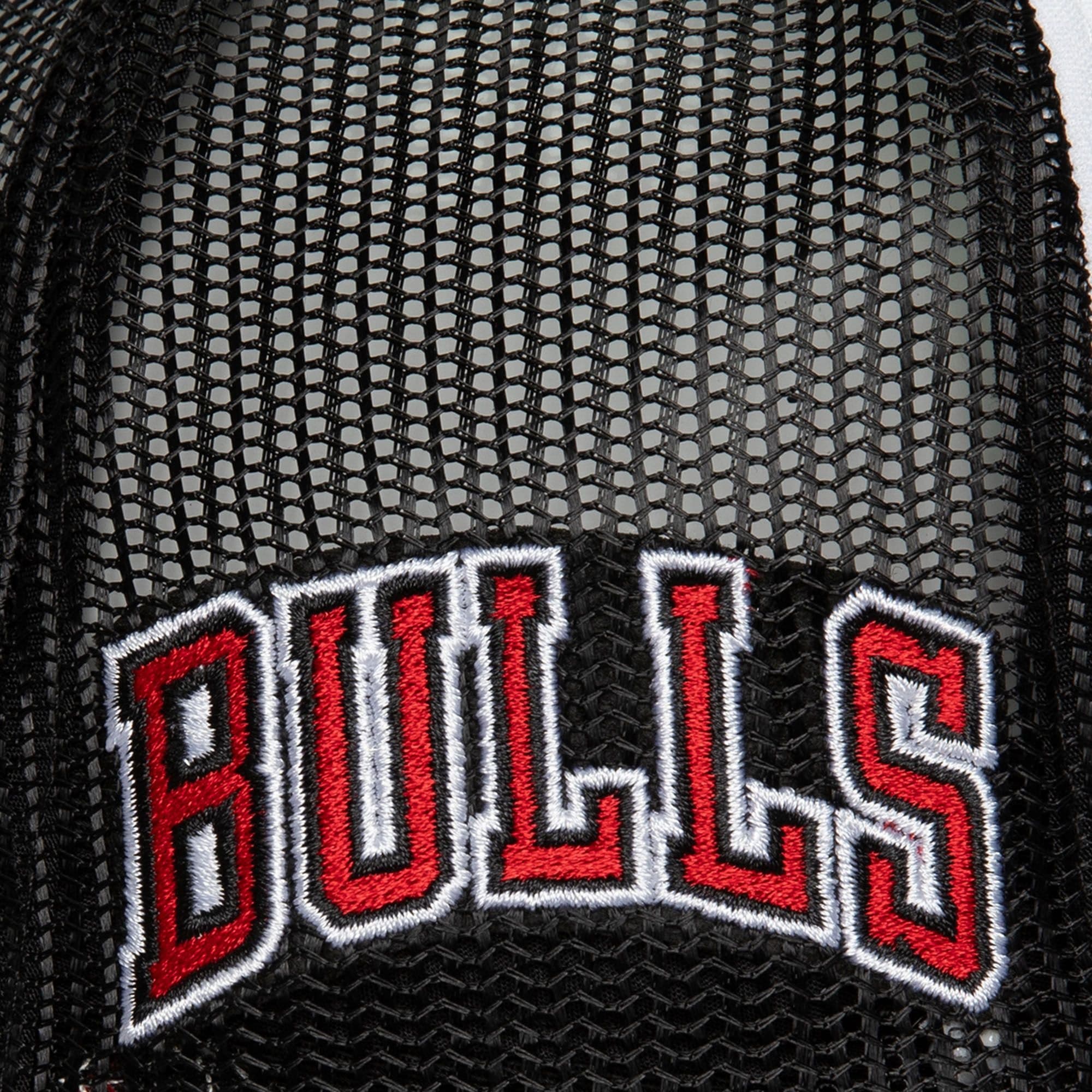 Бейсболка Mitchell & Ness Blocker Trucker Chicago Bulls Hat