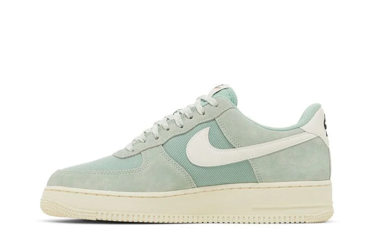 Кроссовки Nike Air Force 1 '07 LV8 'Certified Fresh - Enamel Green'