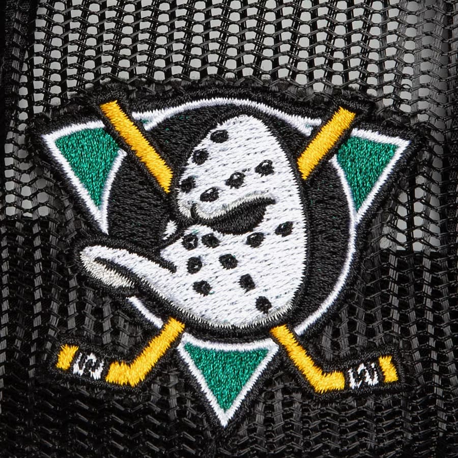 Бейсболка Mitchell & Ness Black Anaheim Ducks Vintage Script Trucker Adjustable Hat