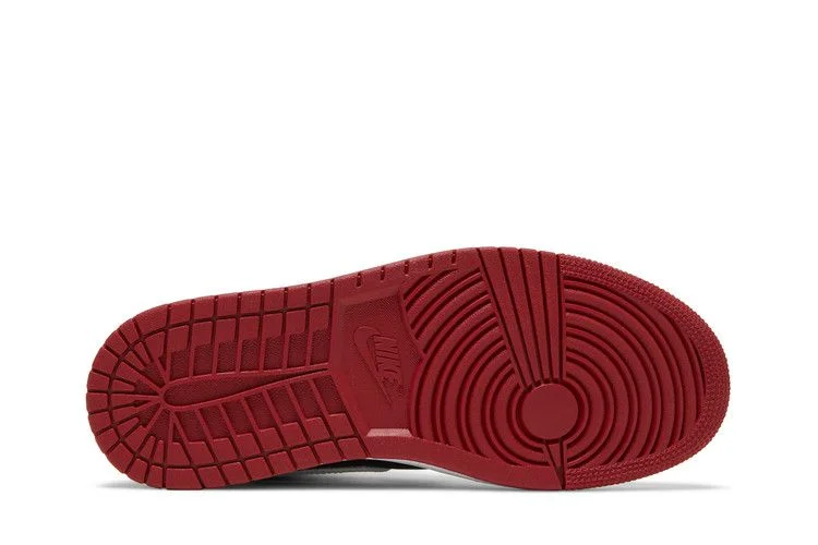 Кроссовки Wmns Air Jordan 1 Mid SE Utility 'White Black Gym Red'