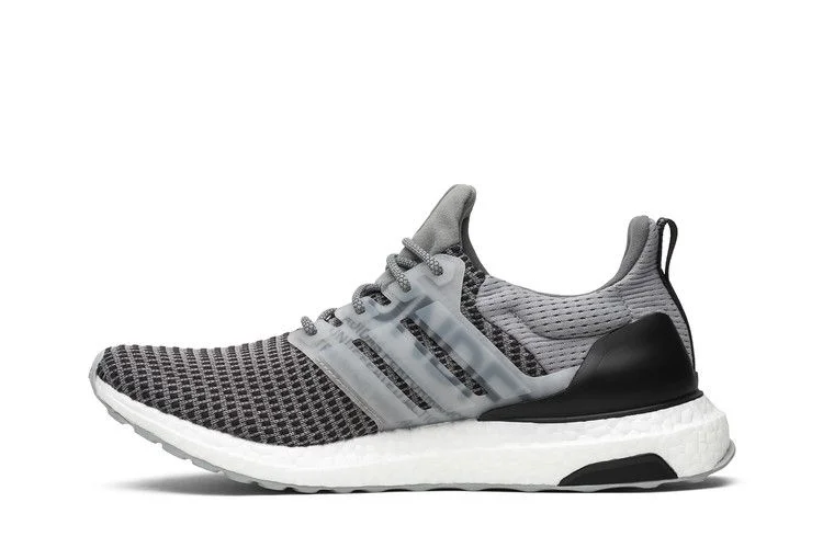 Кроссовки Undefeated x adidas UltraBoost 'Shift Grey'