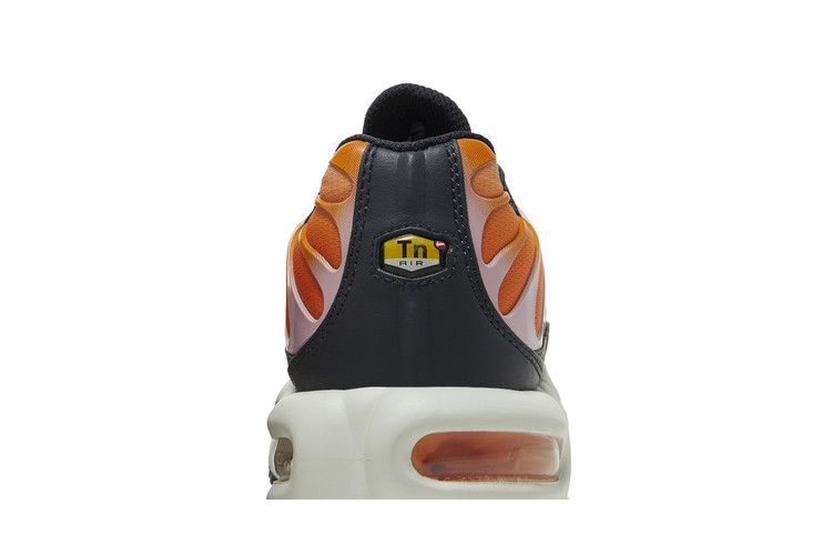 wmns-air-max-plus-magma-orange-soft-pink-fb8478-001_06