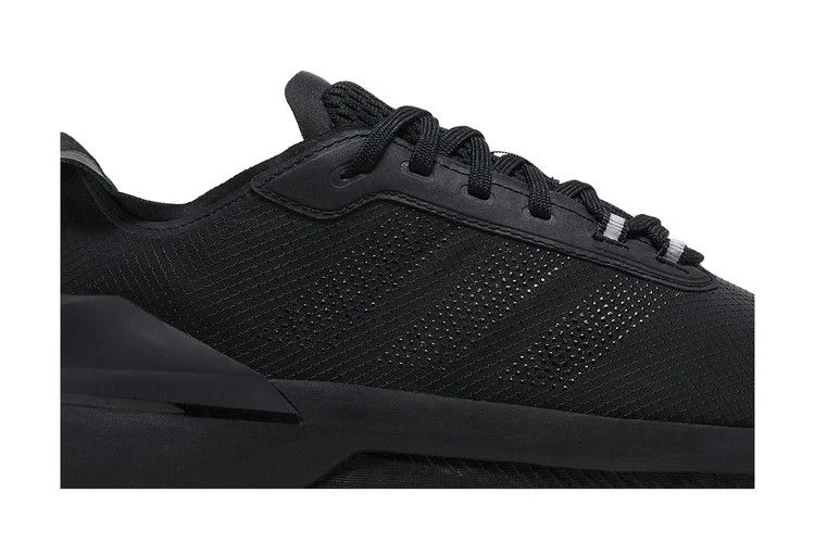 Krossovki-adidas-Avryn-Black-Carbon-1