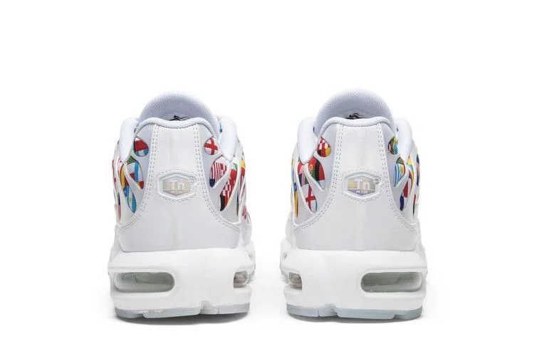 Кроссовки Nike Air Max Plus 'International Flag'