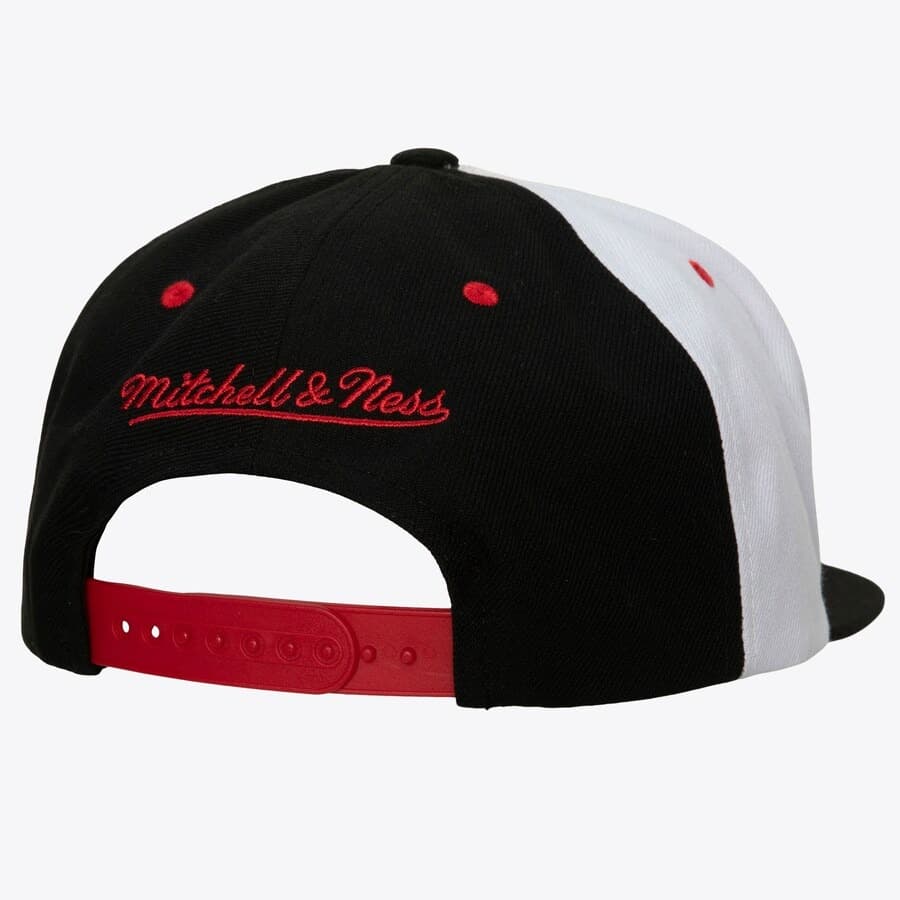 Бейсболка Mitchell & Ness Red Chicago Blackhawks Billboard 2 Snapback Hat