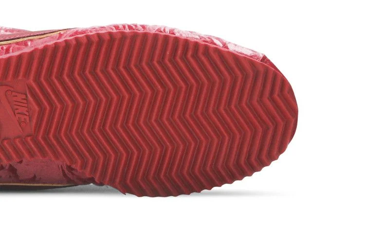 Krossovki-Nike-Wmns-Classic-Cortez-SE-Velvet-Red-Crush-4