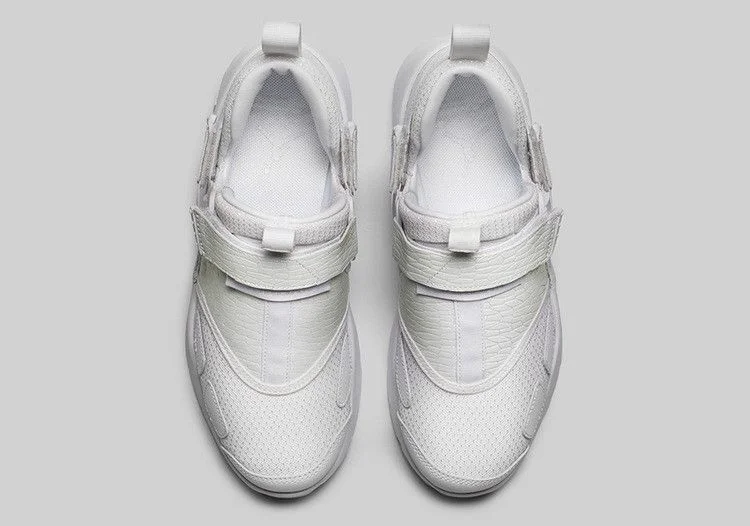 Krossovki-Air-Jordan-Trunner-GS-Frost-White-1