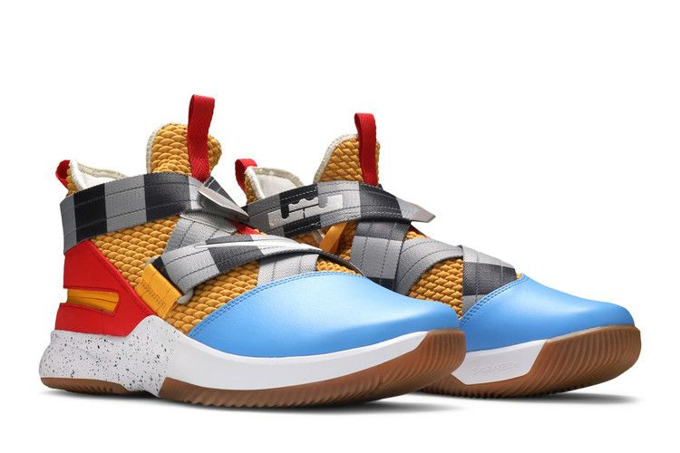 lebron-soldier-12-flyease-extra-wide-toy-story-av6372-700_07