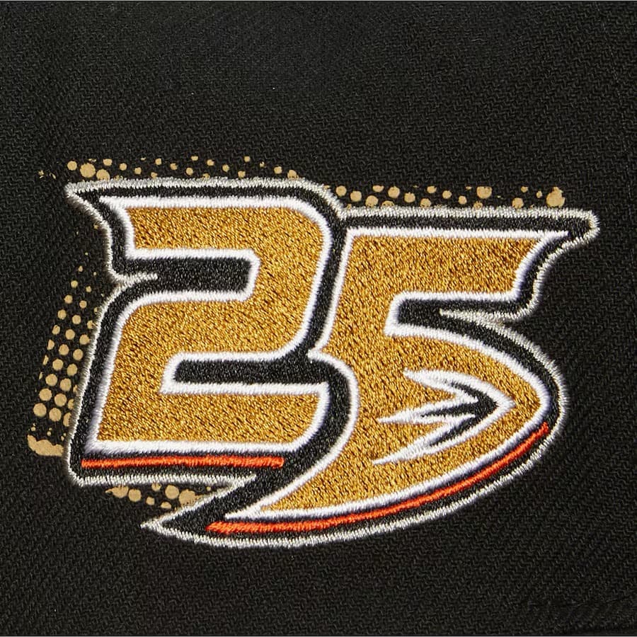 Бейсболка Mitchell & Ness Black Anaheim Ducks 7.0 Big Face Snapback Hat