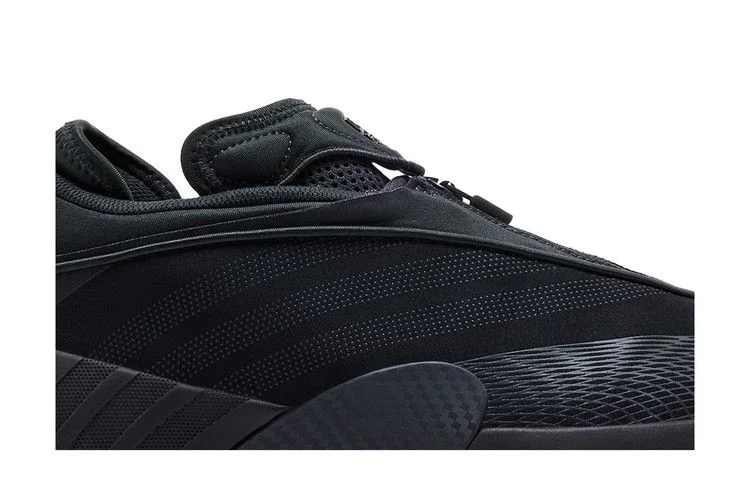 Krossovki-adidas-D.O.N.-Issue-7-Black-Carbon-1