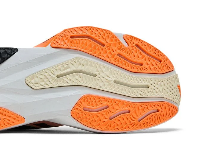 Krossovki-New-Balance-FuelCell-Rebel-v4-Sunrise-Pack-4