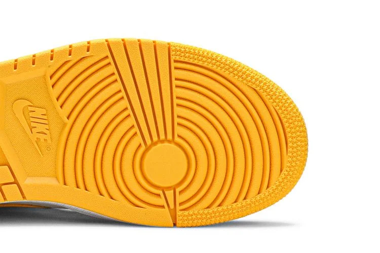Кроссовки Wmns Air Jordan 1 Mid SE 'White Laser Orange'