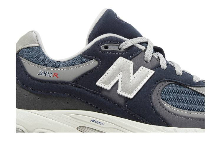 Кроссовки New Balance 2002R Big Kid Wide 'Eclipse Silver Metallic'