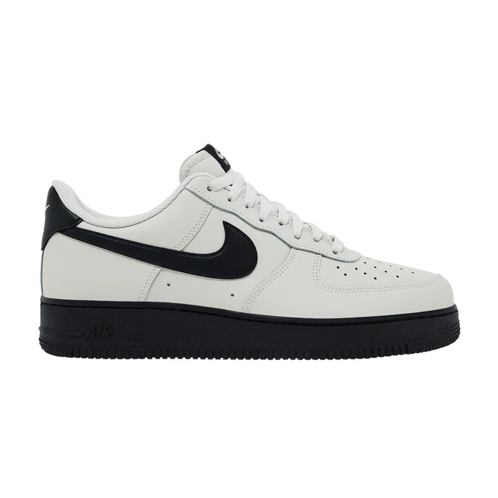 Krossovki-Nike-Air-Force-1-07-Light-Bone-Black