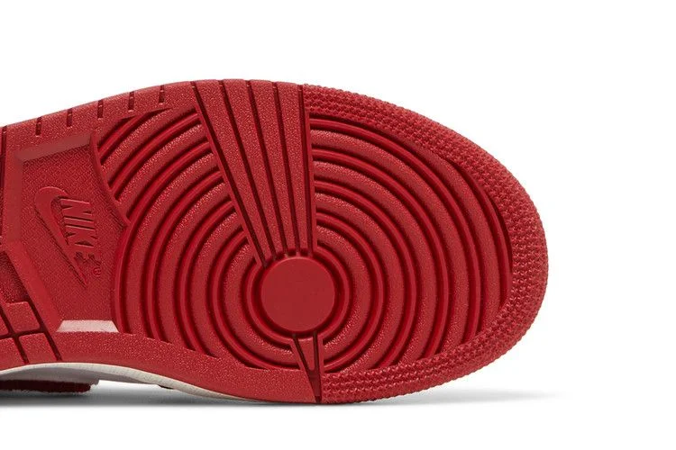 Krossovki-Wmns-Air-Jordan-1-High-OG-Newstalgia-Chenille-4