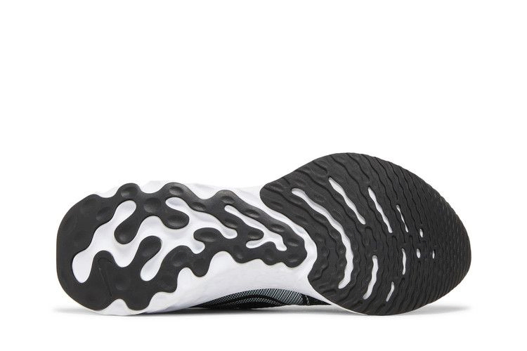 wmns-react-infinity-run-flyknit-black-white-cd4372-012_03