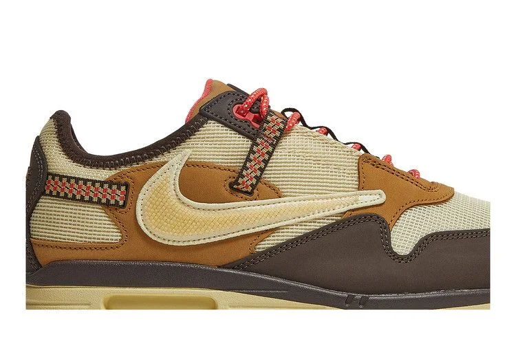 Krossovki-Travis-Scott-x-Nike-Air-Max-1-Baroque-Brown-1