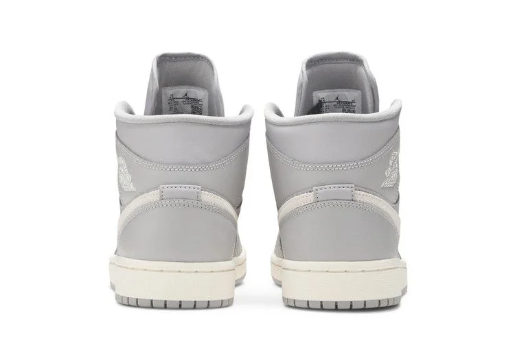 Кроссовки Wmns Air Jordan 1 Mid 'Grey Light Bone'