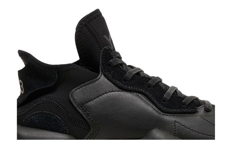 y-3-kaiwa-triple-black-ie7255_01