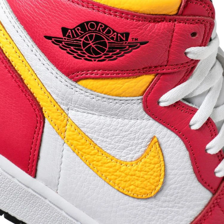 Krossovki-Air-Jordan-1-Retro-High-OG-Light-Fusion-Red-9