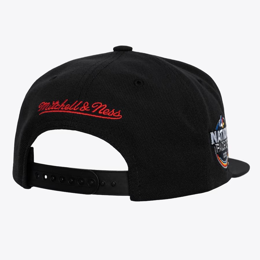 Бейсболка Mitchell & Ness Black Canada 2025 4 Nations Face-Off Snapback Hat