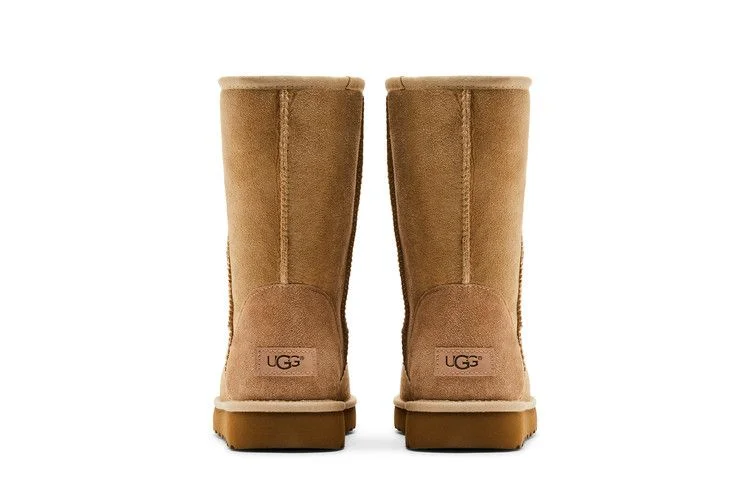 UGG-Wmns-Classic-Short-II-Sand-5