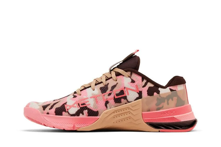 Krossovki-Nike-Wmns-Metcon-8-AMP-Coral-Chalk-Camo-2