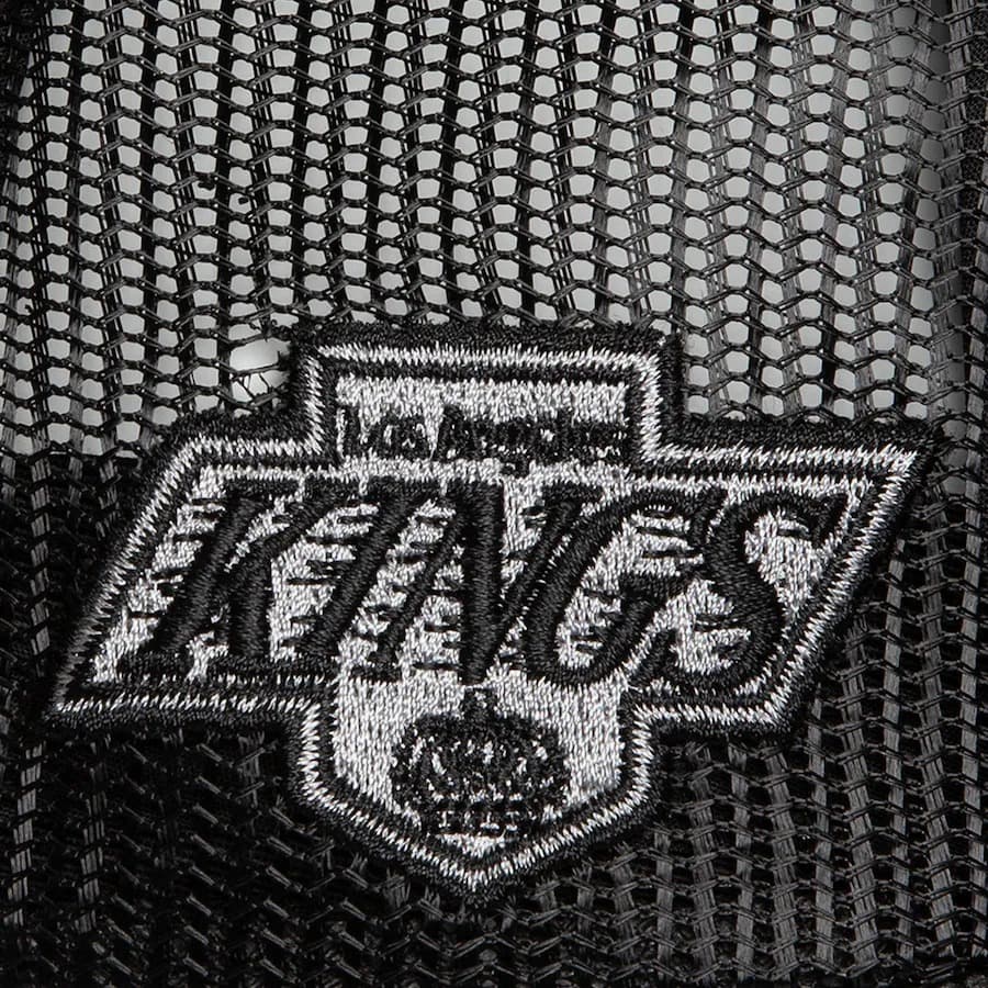 Бейсболка Mitchell & Ness Black Los Angeles Kings Vintage Script Trucker Adjustable Hat