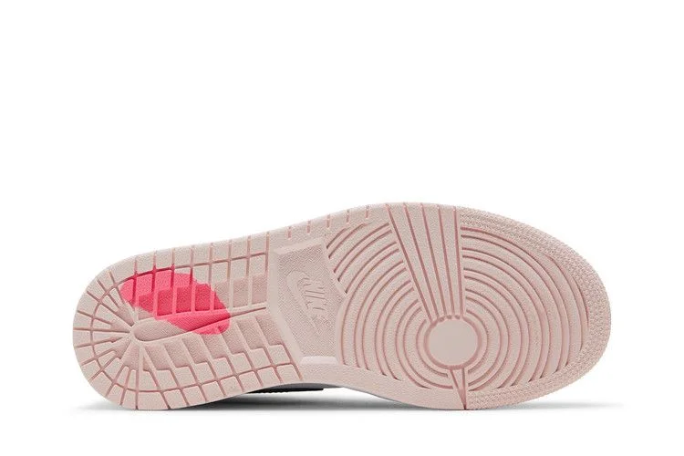 Кроссовки Wmns Air Jordan 1 Retro High OG SE 'Bubble Gum'