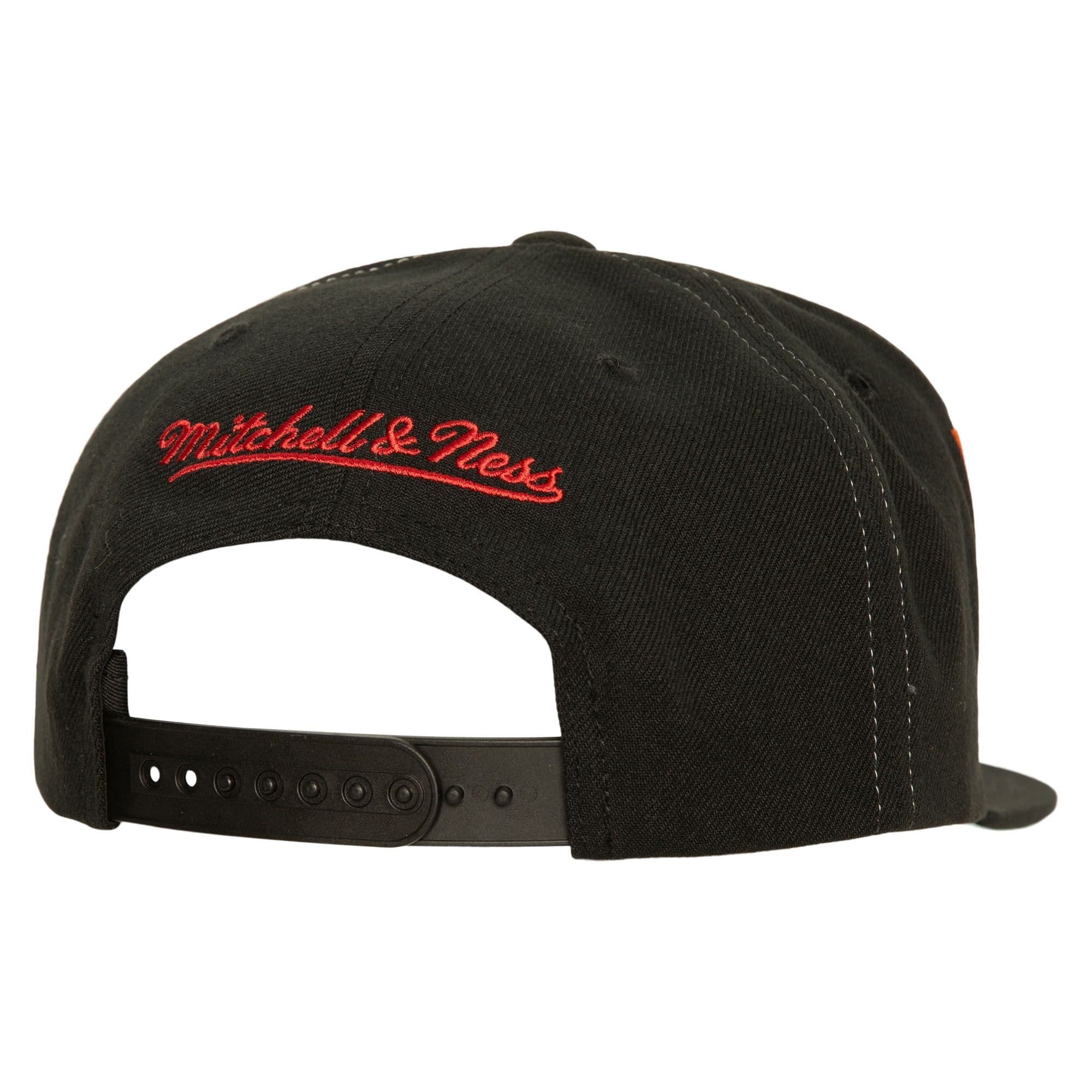 Mitchell-Ness-Varsity-Bust-Snapback-HWC-Miami-Heat-Hat-1