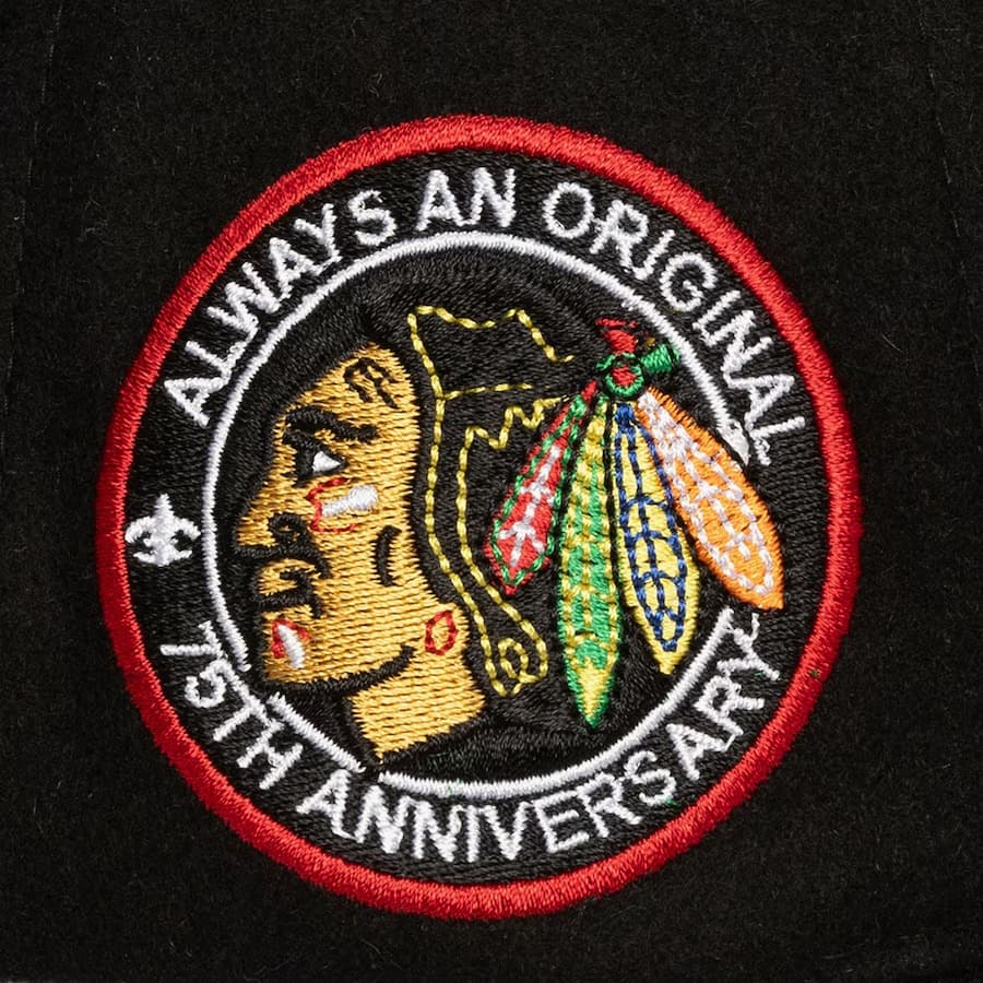 Бейсболка Mitchell & Ness Black Chicago Blackhawks Kicking Wool Pro Adjustable Hat