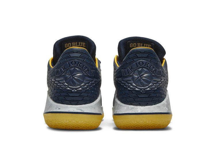air-jordan-32-low-michigan-wolverines-aa1256-405_05