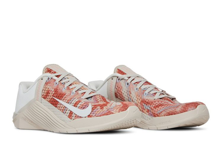 wmns-metcon-6-desert-sand-crimson-bliss-dj3076-064_07