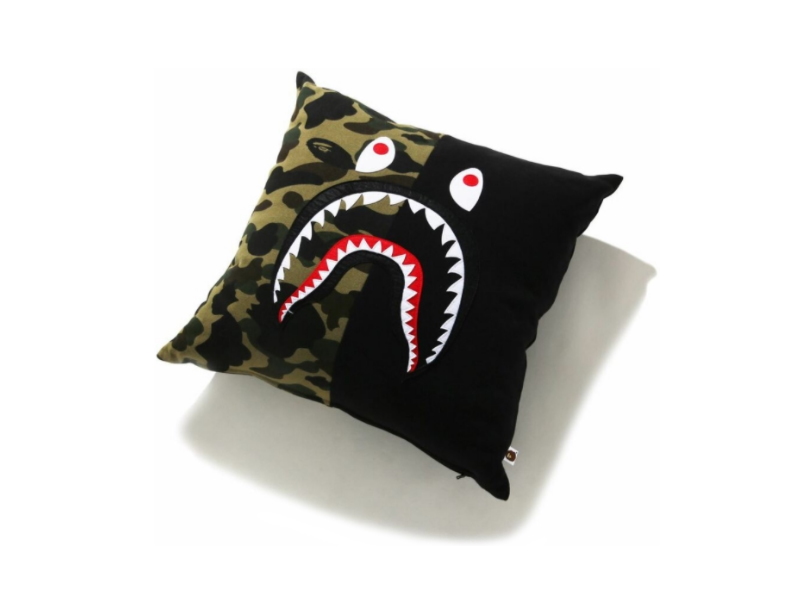 Подушка BAPE 1st Camo Shark Square Cushion Black