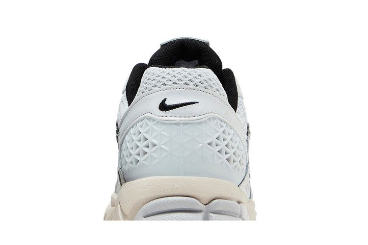Кроссовки Nike Wmns Air Zoom Vomero 5 'Platinum Light Orewood Brown'