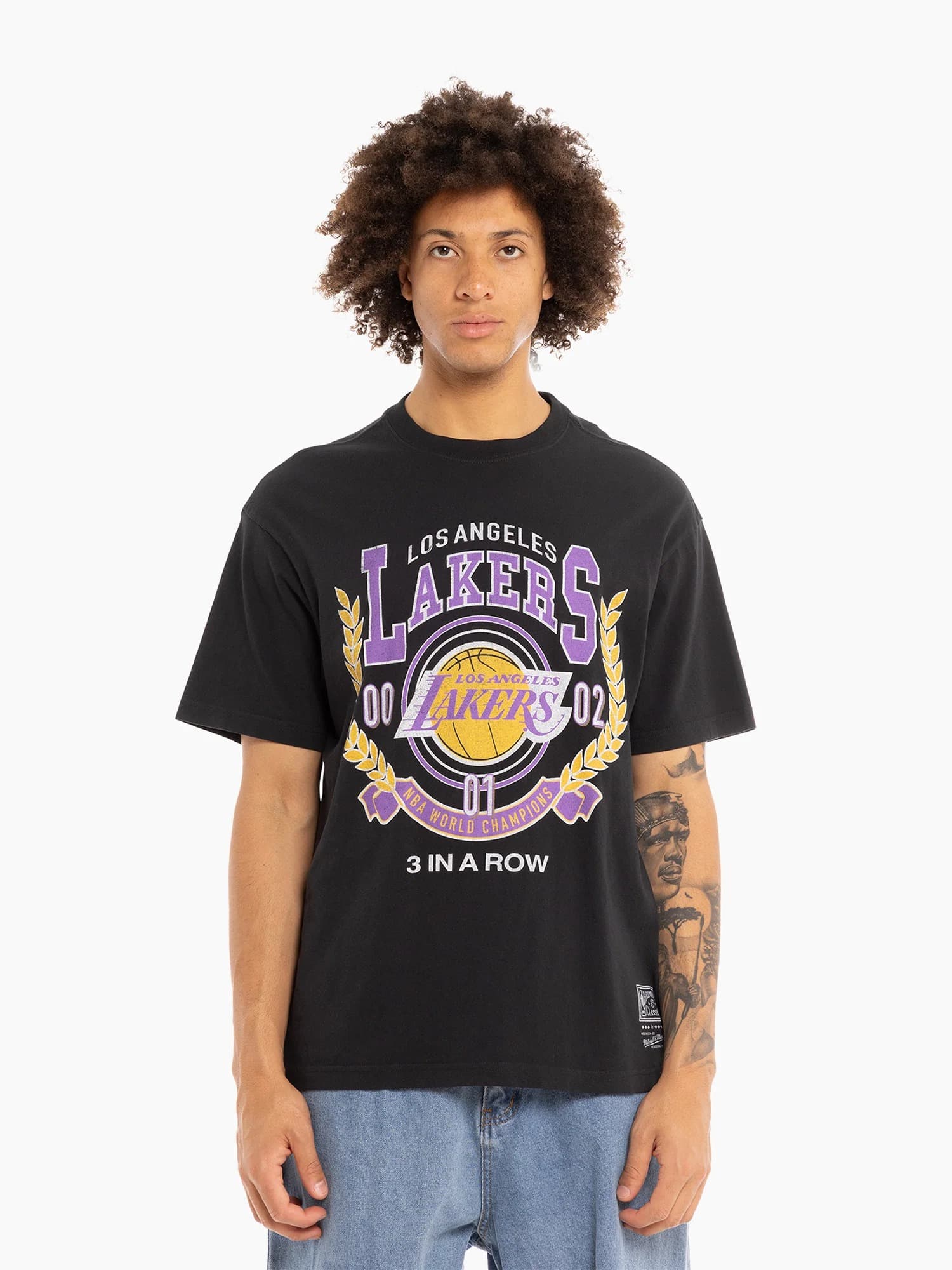 Mitchell-Ness-Los-Angeles-Lakers-Vintage-Arch-T-Shirt-4