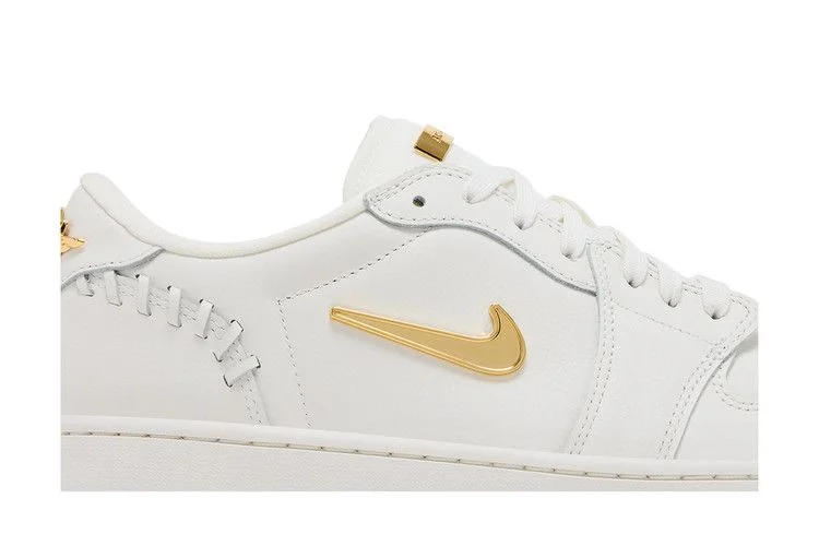 Кроссовки Wmns Air Jordan 1 Low Method of Make 'Sail Metallic Gold'