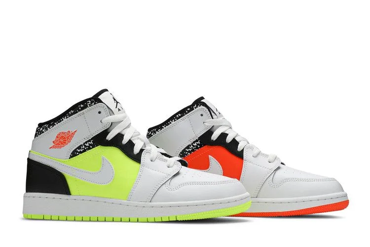Krossovki-Air-Jordan-1-Mid-GS-Notebook-7