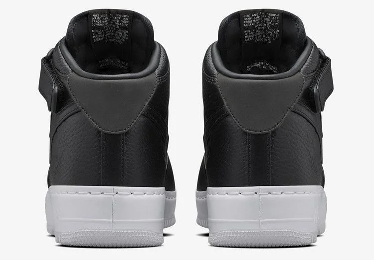 Krossovki-NikeLab-Air-Force-1-Mid-Black-White-3