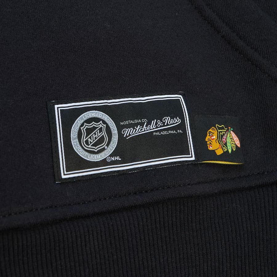 Худи Mitchell & Ness Black Chicago Blackhawks Big Face 7.0 Pullover Hoodie