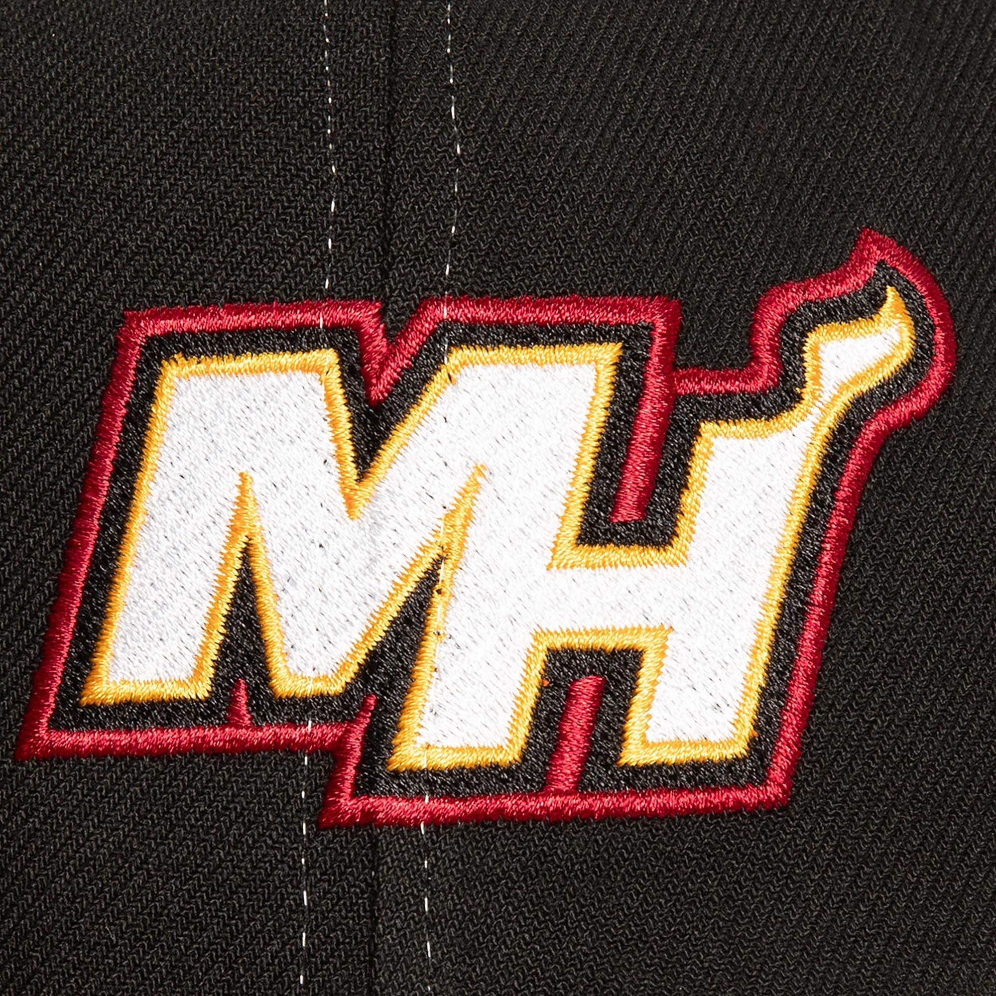 Mitchell-Ness-Overbite-Pro-Snapback-Miami-Heat-Hat-3