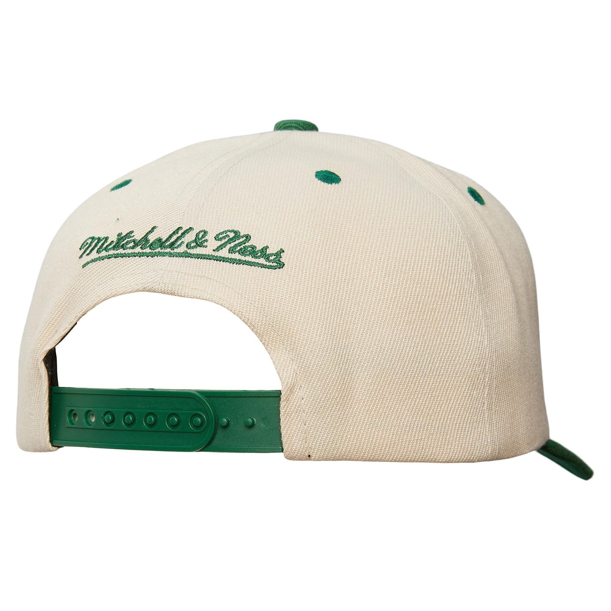 Mitchell-Ness-Retro-Type-Pro-Snapback-Milwaukee-Bucks-Hat-1