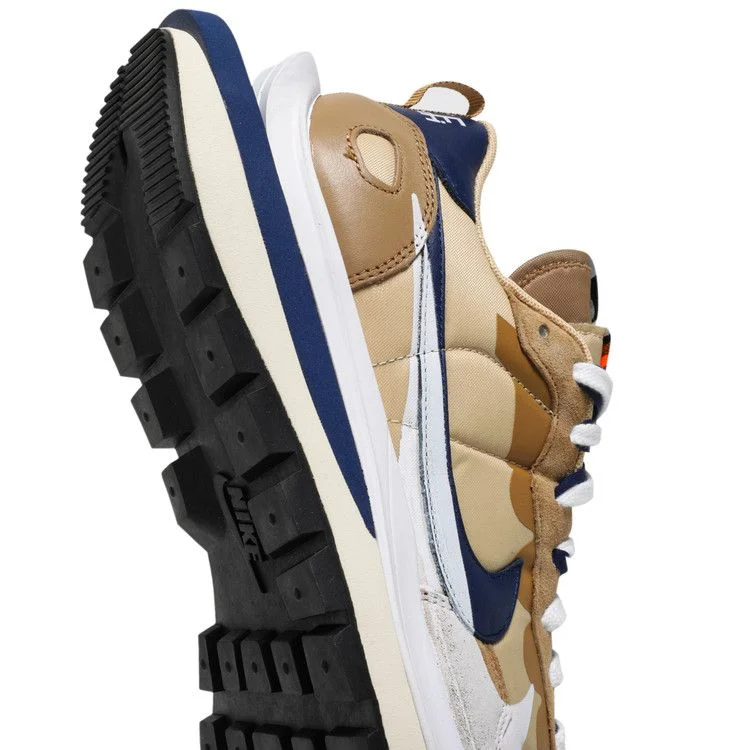 Krossovki-sacai-x-Nike-VaporWaffle-Sesame-Blue-Void-9