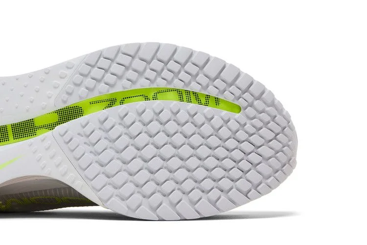 Krossovki-Nike-Air-Zoom-Pegasus-Premium-White-Volt-Black-4