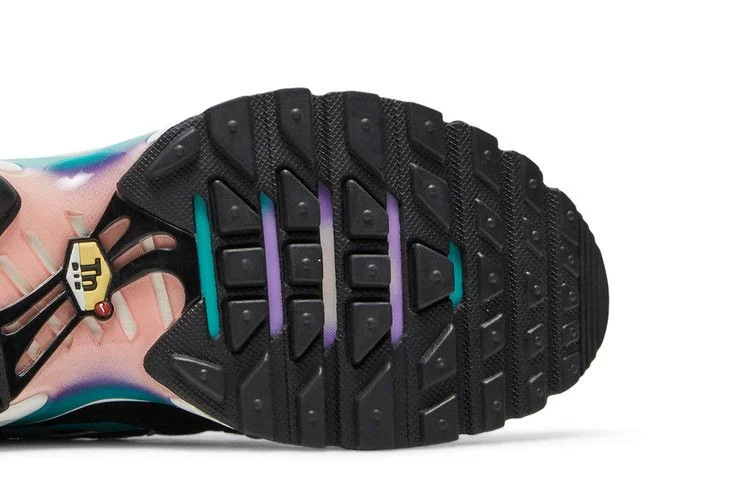 Krossovki-Air-Max-Plus-GS-Have-A-Nike-Day-4