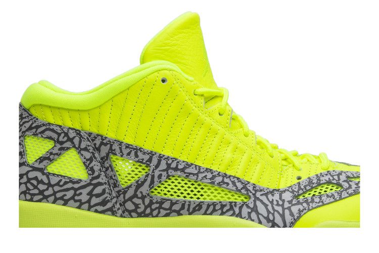air-jordan-11-retro-low-ie-volt-919712-700_01