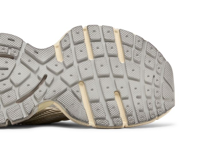 Кроссовки Balenciaga Wmns 3XL Sneaker 'Worn-Out - Light Beige'