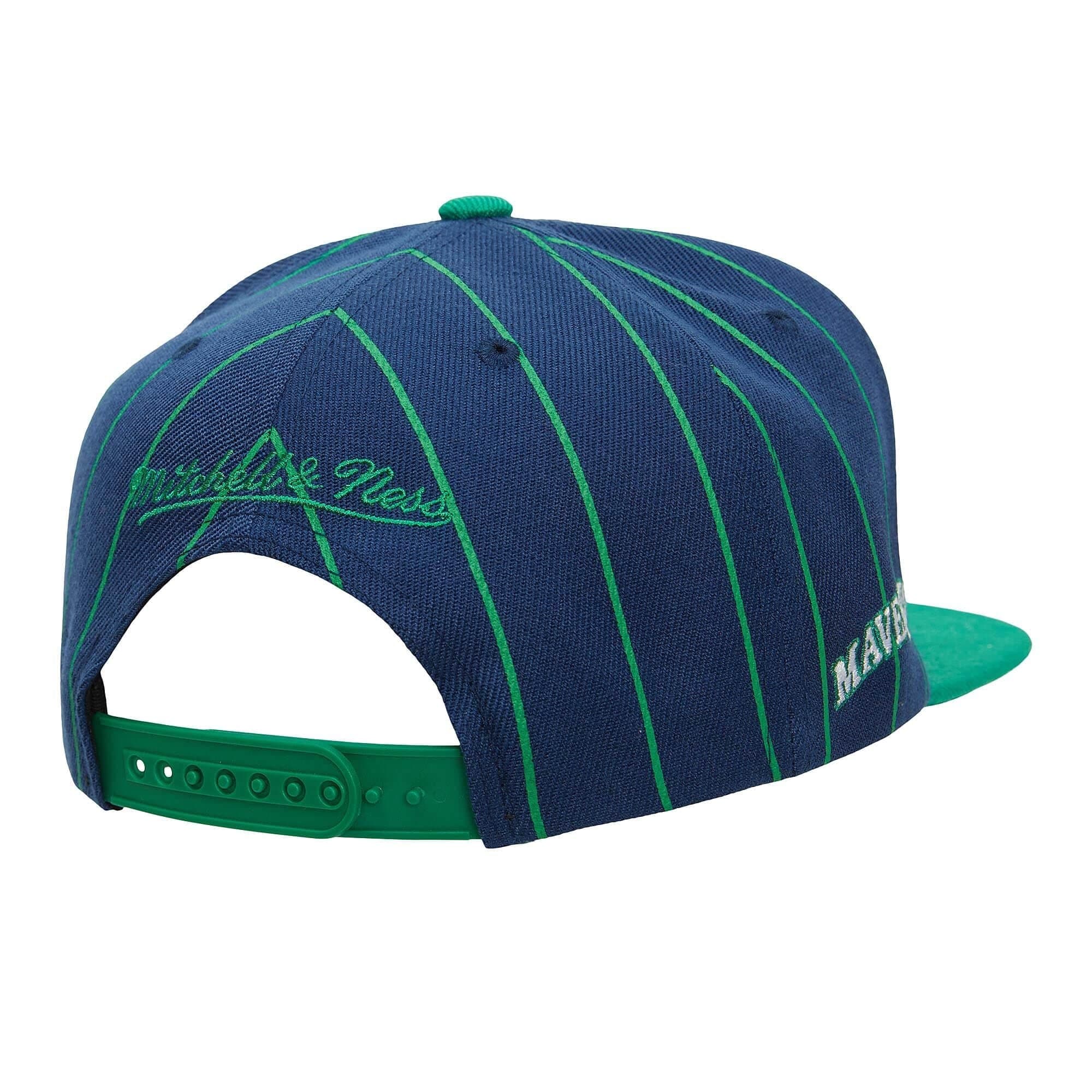 Mitchell-Ness-Team-Pin-Snapback-HWC-Dallas-Mavericks-Hat-1