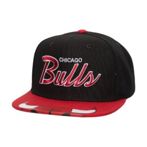 Mitchell-Ness-Big-Mouth-Snapback-Chicago-Bulls-Hat-300x300
