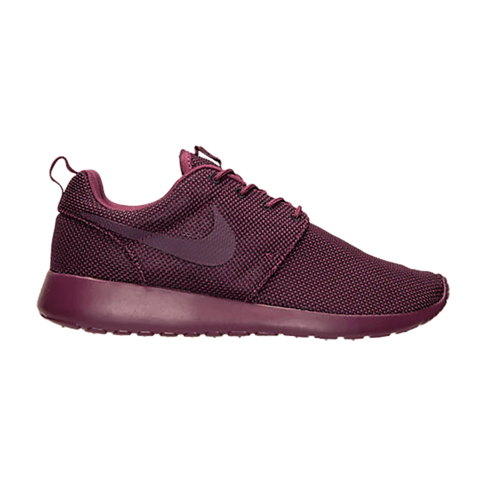 Krossovki-Nike-Roshe-One-Black-Villain-Red
